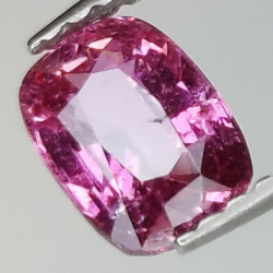 1,09 ct Saphir rose taille coussin  6,51 x 4,74 x 3,42 mm