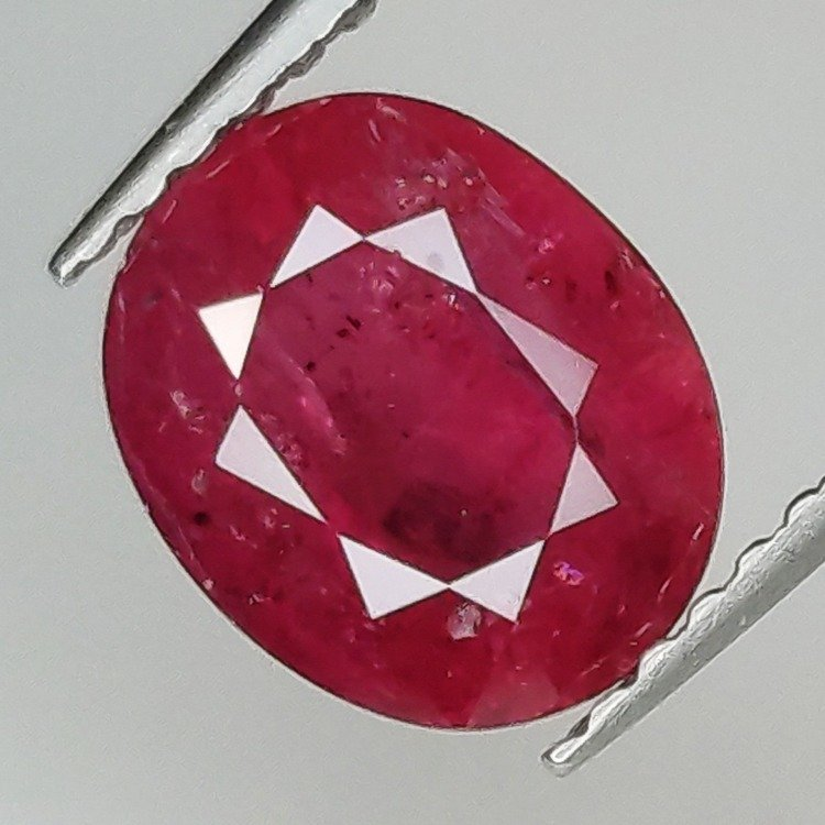 1,99 ct Rubí oval 8,20 x 6,80 x 4,08 mm