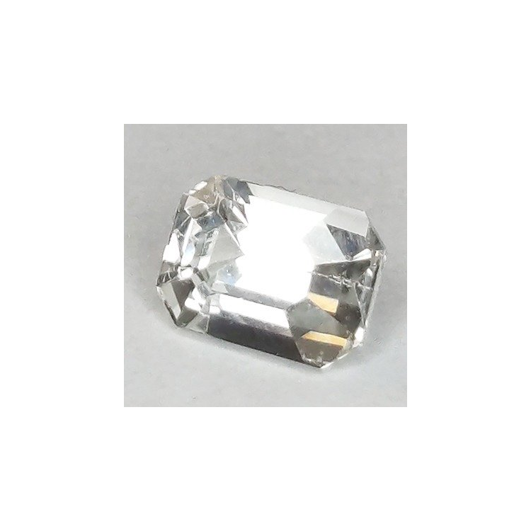Saphir incolore 1,04 ct taille émeraude 6,16 x 4,49 x 3,69 mm