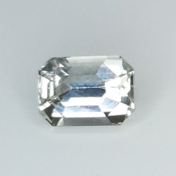 Saphir incolore 1,04 ct taille émeraude 6,16 x 4,49 x 3,69 mm