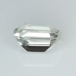 Saphir incolore 1,04 ct taille émeraude 6,16 x 4,49 x 3,69 mm
