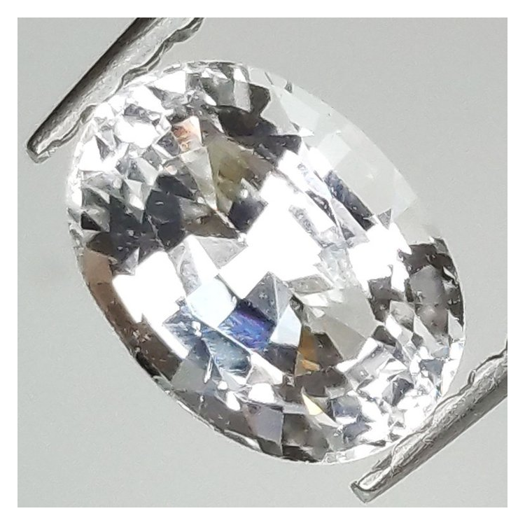 1,04 ct Saphir incolore Coupe ovale 7,06 x 5,12 x 3,79 mm