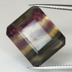 16,44 ct Fluorit Blue John Smaragdschliff 15,30 x 12,96 x 8,33 mm