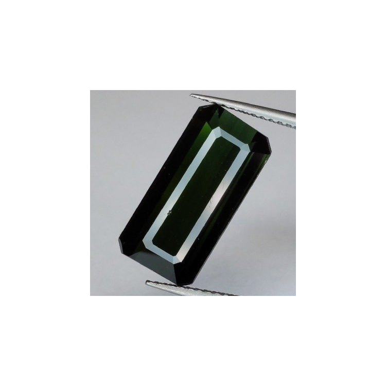 7,97 ct Turmalin Smaragd Schnitt 16,67 x 8,21 x 5,67mm