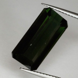 7,97 ct Turmalin Smaragd Schnitt 16,67 x 8,21 x 5,67mm