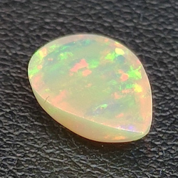 1,68 ct Opal Wello im Birnenschliff farbig gefasst 10,76 x 7,08 x 5,05 mm