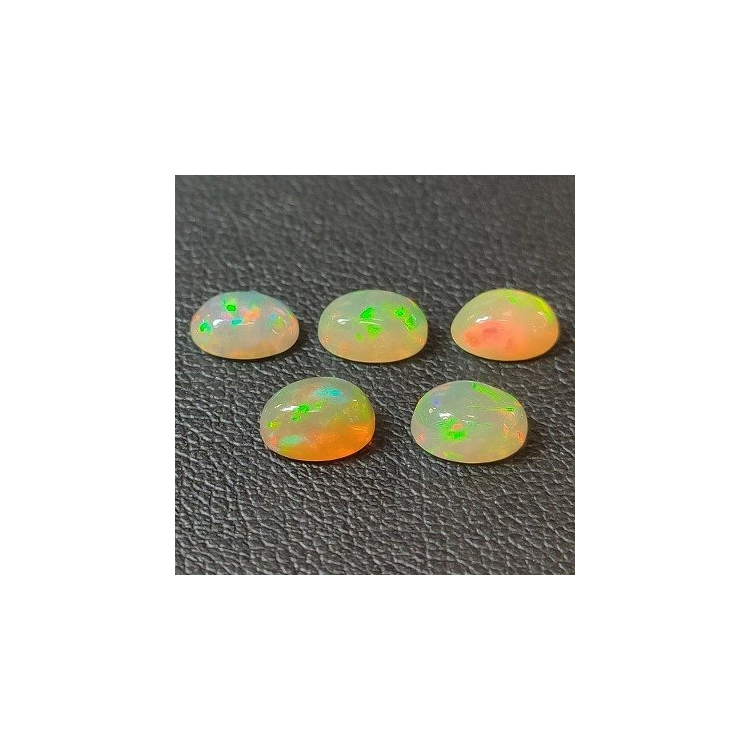3,04 ct Opale de taille ovale Approx. : 7 x 5 x 3 mm