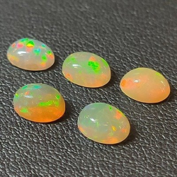 3,04 ct Opal im Ovalschliff Ca. 7 x 5 x 3 mm