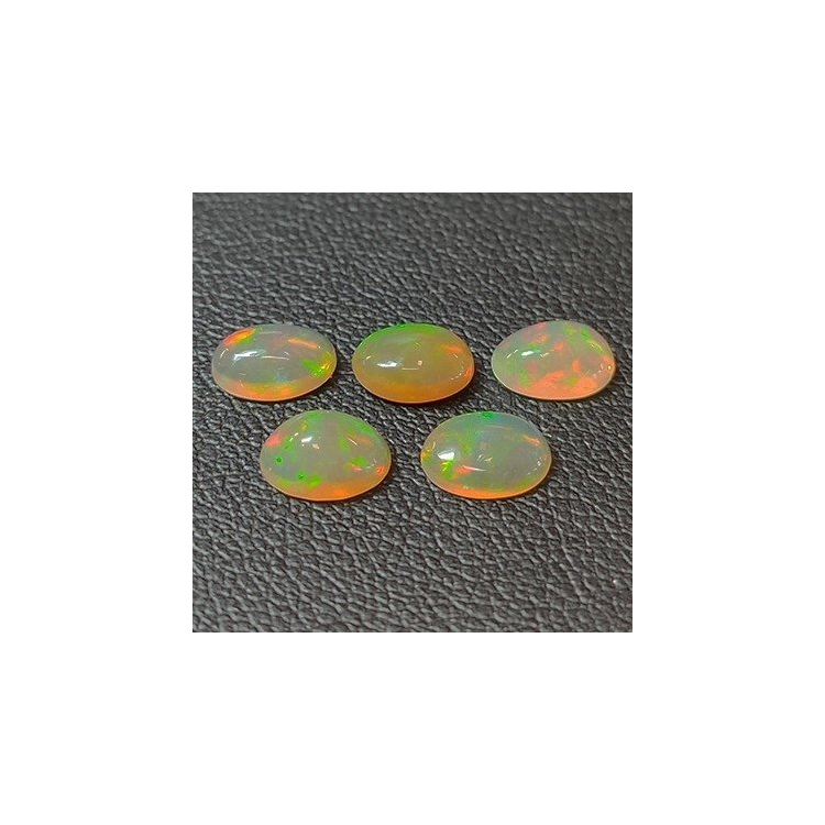 2,43 ct Opal im Ovalschliff Ca. 7 x 5 x 3 mm
