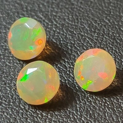 1,71 ct Opale taille ronde approx. 6mm