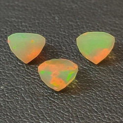 2,28 ct Opal rund geschliffen ca. 6mm