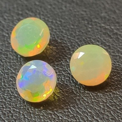2,03 ct Opale taille ronde approx. 6mm