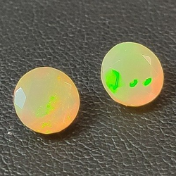 1,85 ct Opale taille ronde approx. 7 mm