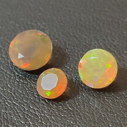 1.80 ct Noble opal round cut approx: 7-5 mm