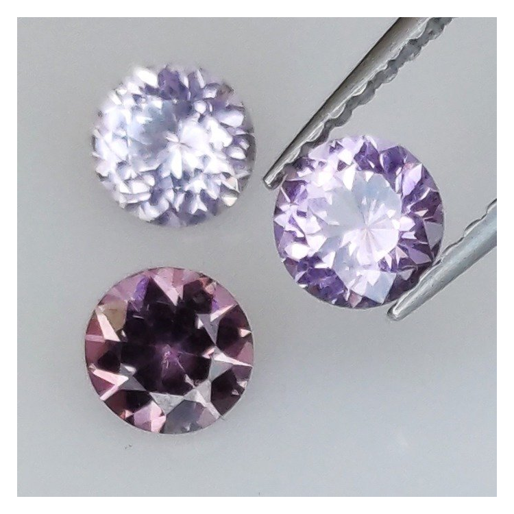 1,23 ct Großer runder Spinell ca. 4,5-4,6 mm