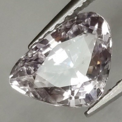 1,41 ct rosa Saphir im Phantasieschliff 7,84 x 5,69 x 4,12 mm
