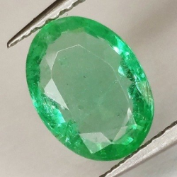 0,99 ct Esmeralda oval 7,97 x 5,92 x 3,15 mm
