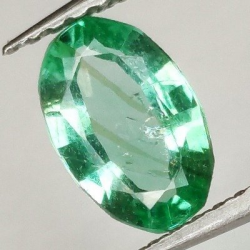 0,90 ct smeraldo ovale 7,87 x 5,15 x 3,10 mm
