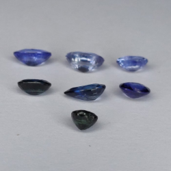 1,72 ct Zafiro Azul oval aprox 5 x 3 mm
