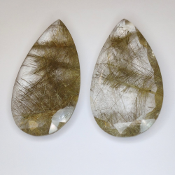 104.46 ct Quartz Rutilé Poire approx 48 x 26 x 7 mm