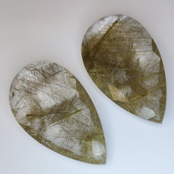 104.46 ct Quartz Rutilé Poire approx 48 x 26 x 7 mm