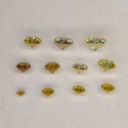 Diamante fancy amarillo en talla redonda 1.2-2.65mm