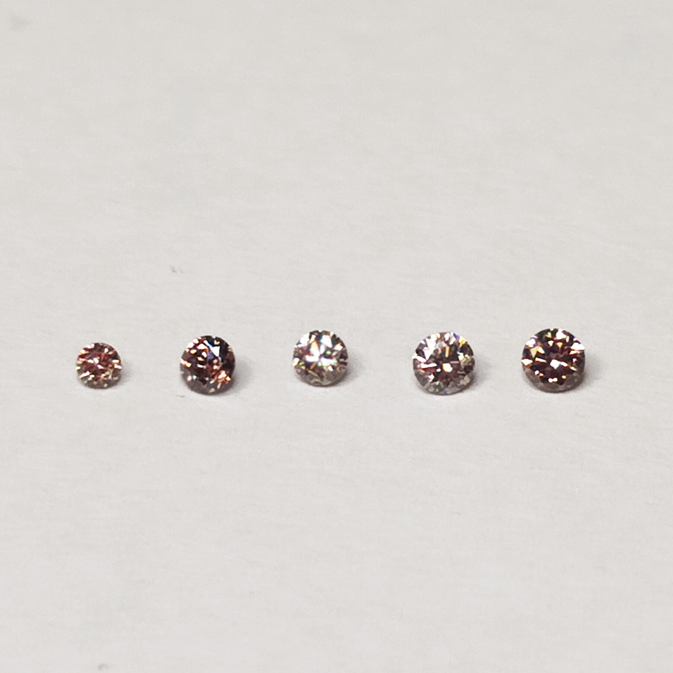 Diamante fancy rosa en talla redonda 1.3-1.9 mm