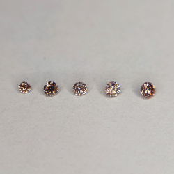 Diamante fancy rosa en talla redonda 1.3-1.9 mm