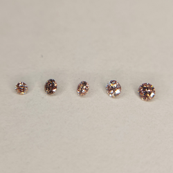 Diamante fancy rosa en talla redonda 1.3-1.9 mm