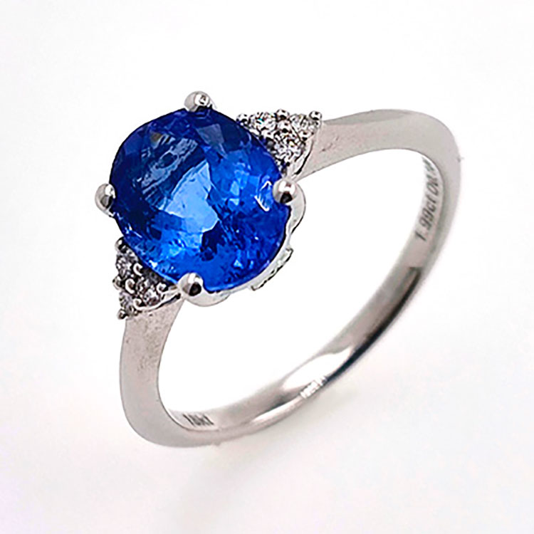 Ring aus 18KT Weißgold mit Tansanit und Diamant.