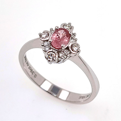 Anello in oro bianco 18KT con zaffiro padparadscha e diamante.