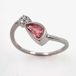 Anillo de oro blanco 18KT de Padparadscha sapphire y diamante.