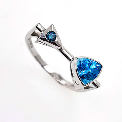 Bague aigue-marine et diamant en or blanc 18KT.