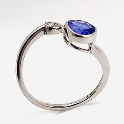 Ring aus 18KT Weißgold mit Tansanit und Diamant.