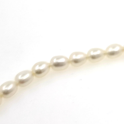 Strand of river pearls of 6 x 5 mm with 40 cm of length