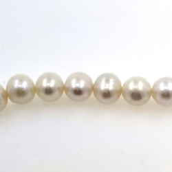 Strand of river pearls of 9,5 mm with 40 cm long