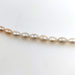 Hilo de perlas de rio de 9x7 a 7x5 mm con 40 cm de largo