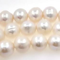 Strand of river pearls of 10 mm with 40 cm long