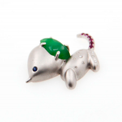 Fei Cui Pendentif chien en jadéite naturelle avec diamant naturel en or blanc 18 carats