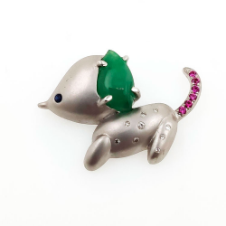 Fei Cui Pendentif chien en jadéite naturelle avec diamant naturel en or blanc 18 carats