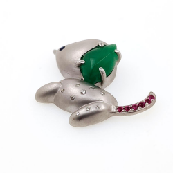Fei Cui Pendentif chien en jadéite naturelle avec diamant naturel en or blanc 18 carats