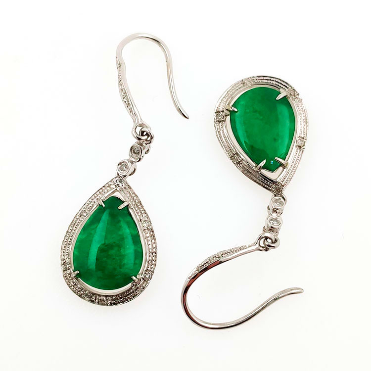 Boucles d'oreilles Fei Cui en jadéite naturelle avec diamant naturel en or blanc 18 carats
