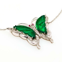 Fei Cui Natürlicher Jadeit Schmetterling Halskette mit natürlichem Diamant in 18kt Weißgold