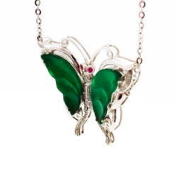 Fei Cui Natürlicher Jadeit Schmetterling Halskette mit natürlichem Diamant in 18kt Weißgold