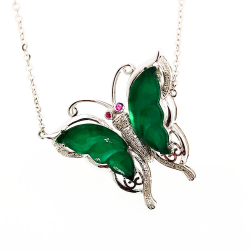 Fei Cui Natürlicher Jadeit Schmetterling Halskette mit natürlichem Diamant in 18kt Weißgold