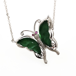 Fei Cui Natürlicher Jadeit Schmetterling Halskette mit natürlichem Diamant in 18kt Weißgold