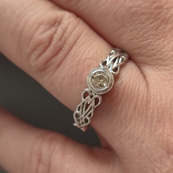 Diamantring aus 14kt Weißgold Keltischer Knoten