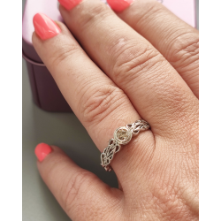 Diamond Ring in 14kt white gold Celtic Knot