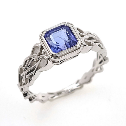 Tanzanite ring in 9kt white gold Celtic knot style