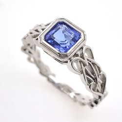 Anello di tanzanite in oro bianco 9kt stile nodo celtico